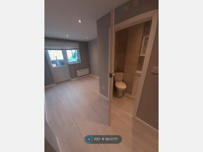 Studio To Rent In Framfield Road, Hanwell London, W7