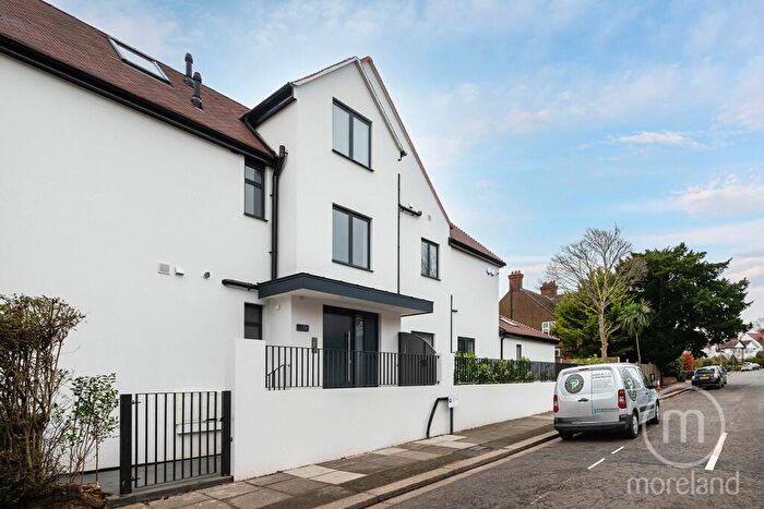 2 Bedroom Apartment To Rent In Corringham Road, Golders Green, London, NW11