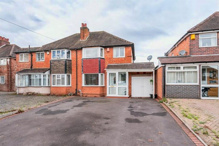 3 Bedroom Semi-Detached House To Rent In Damson Lane, Solihull, B92