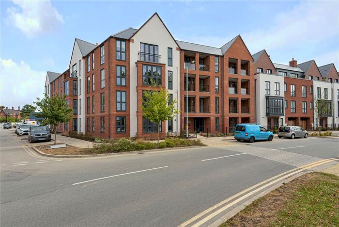 2 Bedroom Apartment To Rent In Biscoe Way, Wokingham, Berkshire, RG40