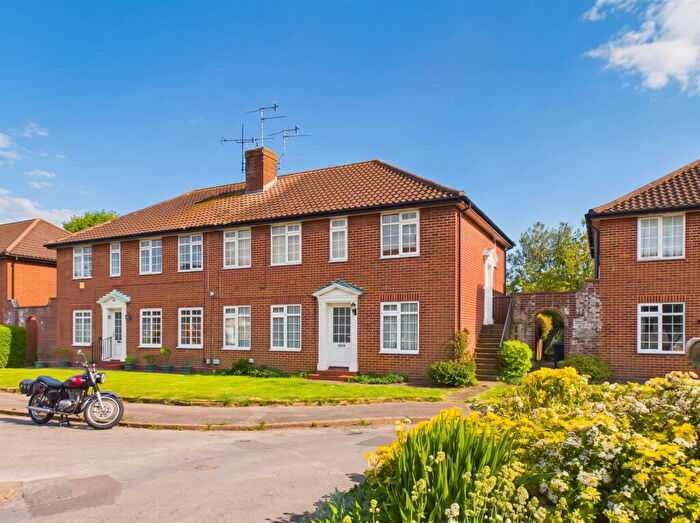 2 Bedroom Flat For Sale In Gaisford Close, Worthing, BN14
