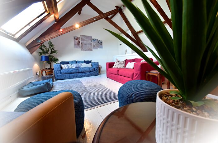 3 Bedroom Barn Conversion For Sale In Stoke Road, Noss Mayo, South Devon, PL8