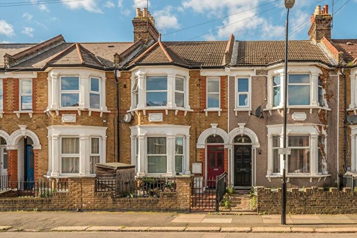 3 Bedroom Flat To Rent In Albacore Crescent, Lewisham, SE13