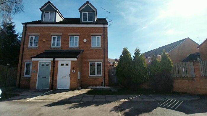 4 Bedroom Town House To Rent In Harvest Avenue, Thurcroft, S66