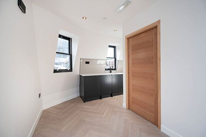 1 Bedroom Flat To Rent In East Passage, Farringdon, London, EC1A
