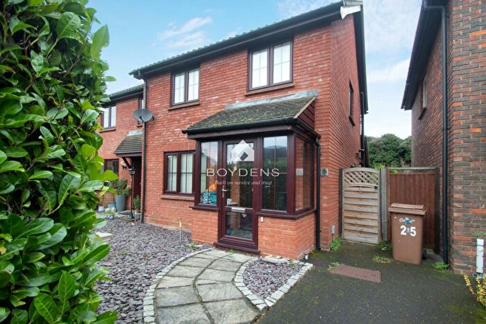 3 Bedroom Semi-Detached House To Rent In Lichfield Close, Chelmsford, CM1