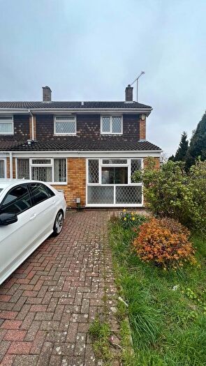 4 Bedroom Terraced House To Rent In Woodbridge Close, Luton, LU4