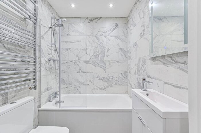 2 Bedroom Flat To Rent In Rye Lane, Peckham, London, SE15