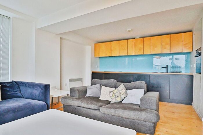 2 Bedroom Flat For Sale In The Avenue, Leeds, West Yorkshire, LS9