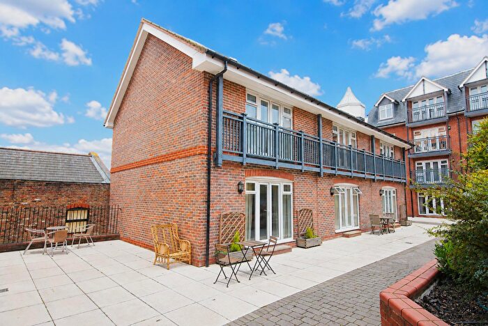 1 Bedroom Apartment To Rent In Leret Way, Leatherhead, KT22
