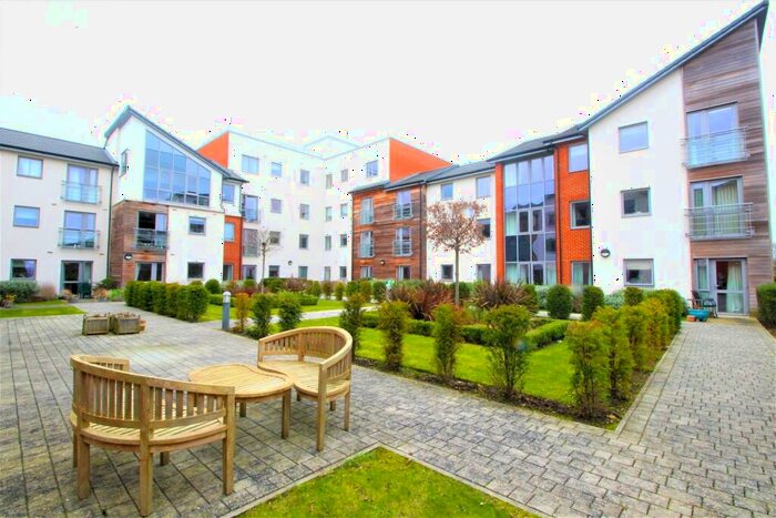 2 Bedroom Apartment To Rent In Kings Place, Fleet, Hampshire, GU51