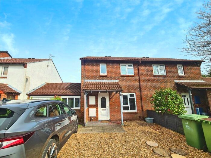 4 Bedroom Semi-Detached House To Rent In Tunstall Road, Southampton, Hampshire, SO19