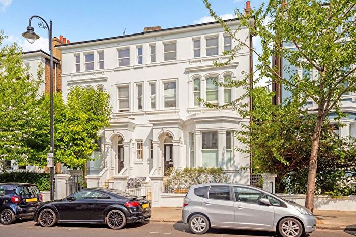 3 Bedroom Flat To Rent In Elgin Crescent, Notting Hill, W11