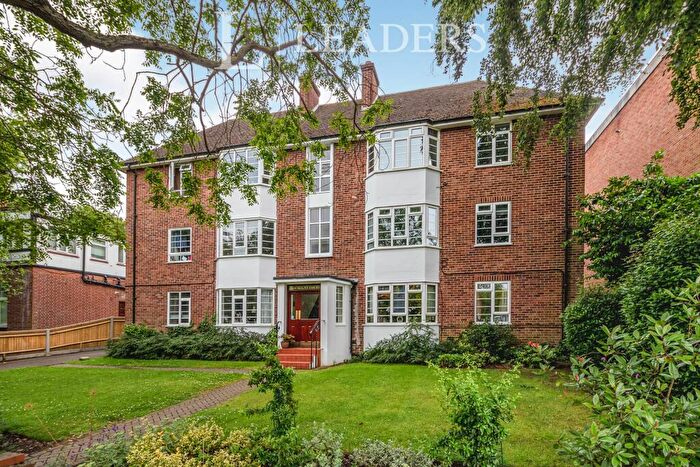 2 Bedroom Flat To Rent In Roymount Court, Lovelace Road, Surbiton, KT6