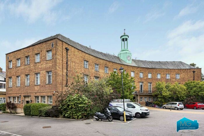 2 Bedroom Apartment To Rent In Constable Close, Friern Barnet, London, N11