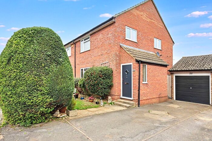 3 Bedroom Semi-Detached House For Sale In Oakfield Road, Carterton, OX18