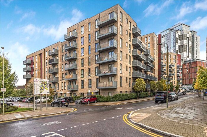 2 Bedroom Flat To Rent In Hitherwood Court, NW9