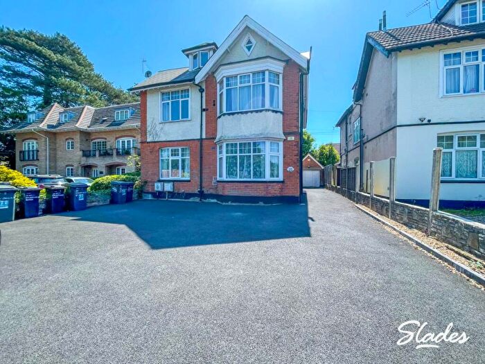 2 Bedroom Apartment To Rent In Holdenhurst Road, Bournemouth, Dorset, BH8