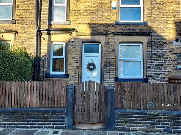 3 Bedroom Terraced House To Rent In Zoar Street, Morley, Leeds, LS27