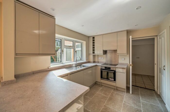 5 Bedroom Detached House To Rent In Alexander Drive, Cirencester, Gloucestershire, GL7