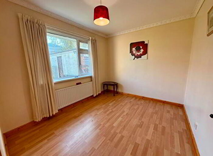 5 Bedroom Semi-Detached Bungalows For Sale In Daisy Hill Park, Derry, BT48
