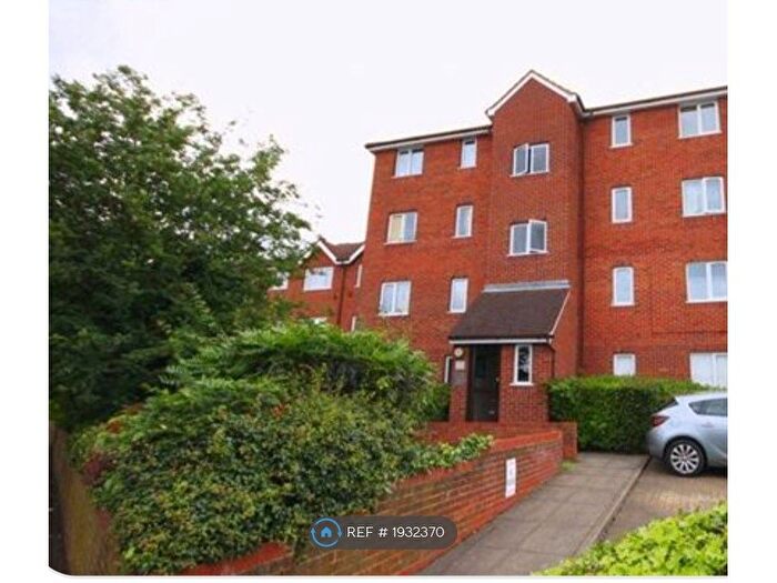 2 Bedroom Flat To Rent In Hall Lane, London, E4