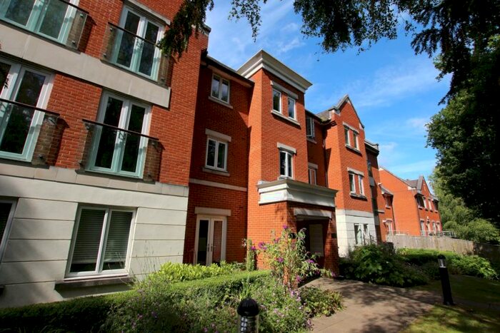 2 Bedroom Apartment To Rent In Comptons Lane, Horsham, RH13