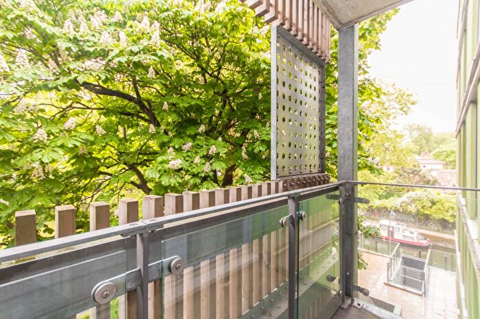 2 Bedroom Apartment To Rent In Wharf Lane, London, E14