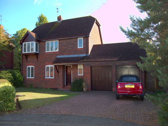 4 Bedroom Detached House To Rent In Carlile Gardens, Twyford, Berkshire, RG10