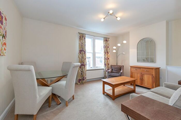 1 Bedroom Flat To Rent In Walton Crescent, Oxford, OX1