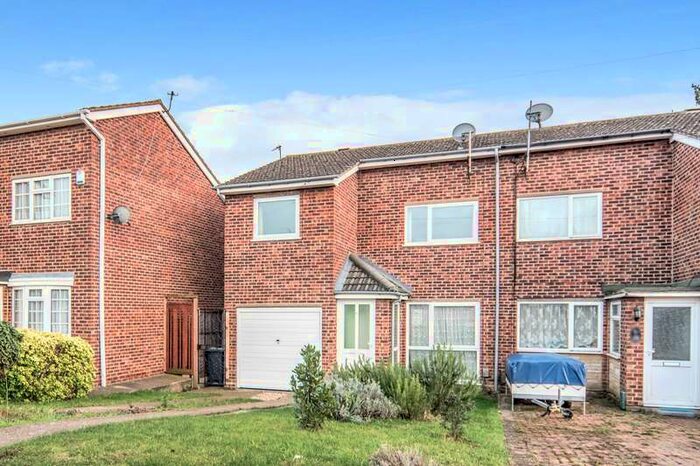 3 Bedroom Semi-Detached House To Rent In Lunedale Close, Kempston, MK42