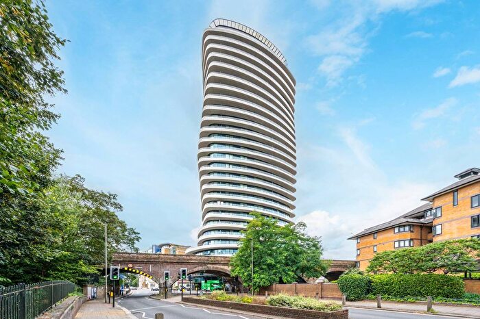 2 Bedroom Flat To Rent In Lombard Wharf, Lombard Road, Battersea, London, SW11