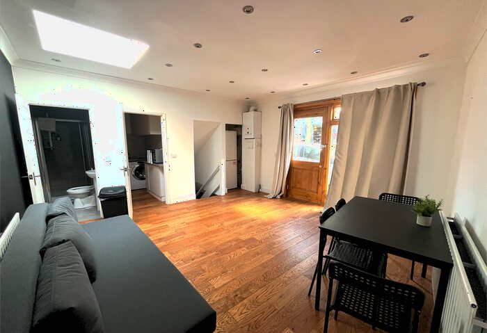 1 Bedroom Apartment To Rent In A Essex Road, London, N1