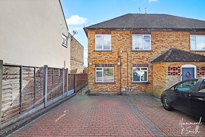 2 Bedroom Maisonette For Sale In Allnutts Road, Epping, CM16