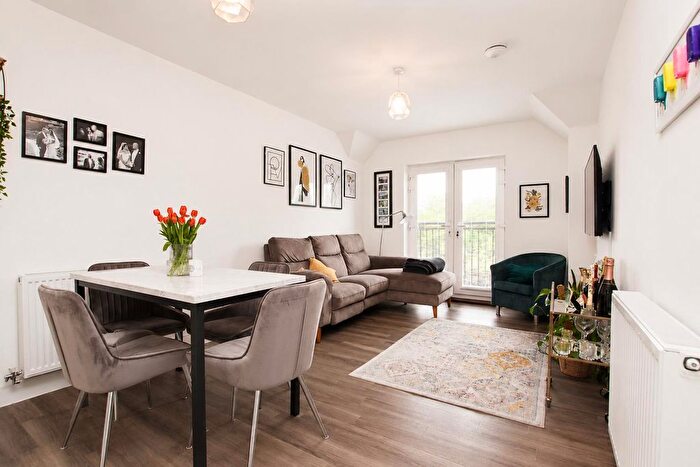 2 Bedroom Flat For Sale In Dryden House, Borehamwood, WD6