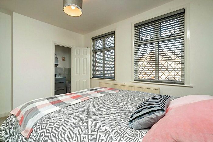 4 Bedroom Detached House For Sale In Mildmay Road, Romford, RM7