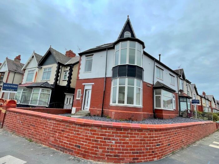 2 Bedroom Flat To Rent In Cavendish Road, Bispham, Blackpool, FY2