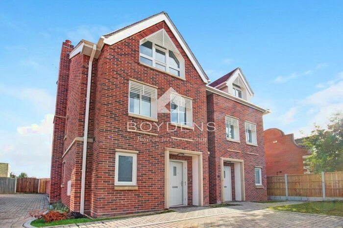 4 Bedroom Semi-Detached House To Rent In Inglis Road Colchester, CO3