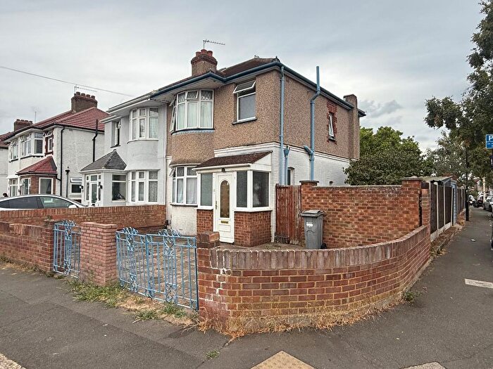 3 Bedroom Semi-detached House For Sale In Spring Road, Feltham, TW13