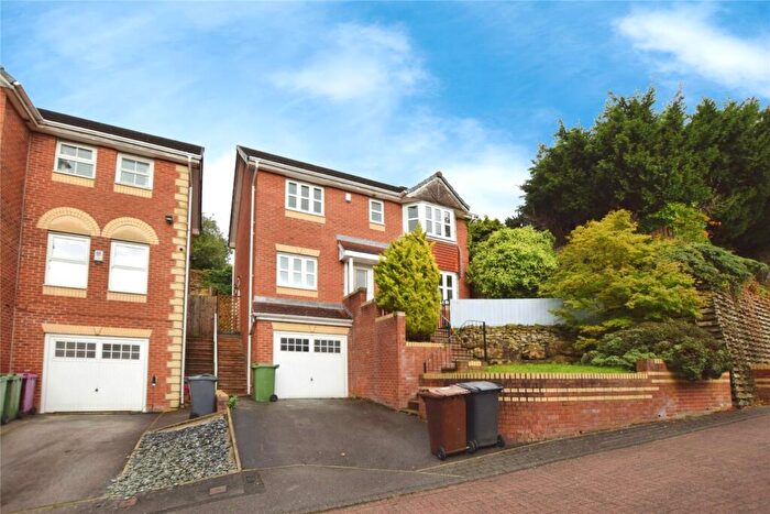 4 Bedroom Detached House For Sale In Crow Nest Drive, Beeston, Leeds, West Yorkshire, LS11