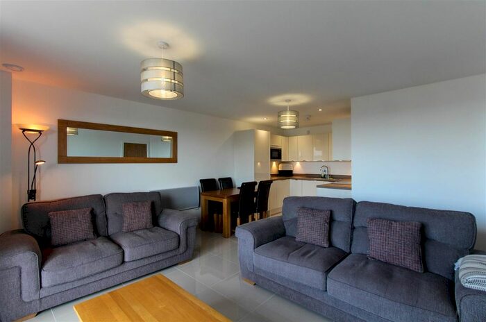 2 Bedroom Flat To Rent In Davaar House, Prospect Place, Cardiff Bay, CF11