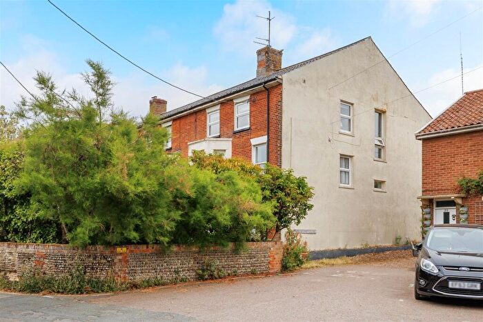 2 Bedroom Flat For Sale In Cumberland Close, Southwold, IP18