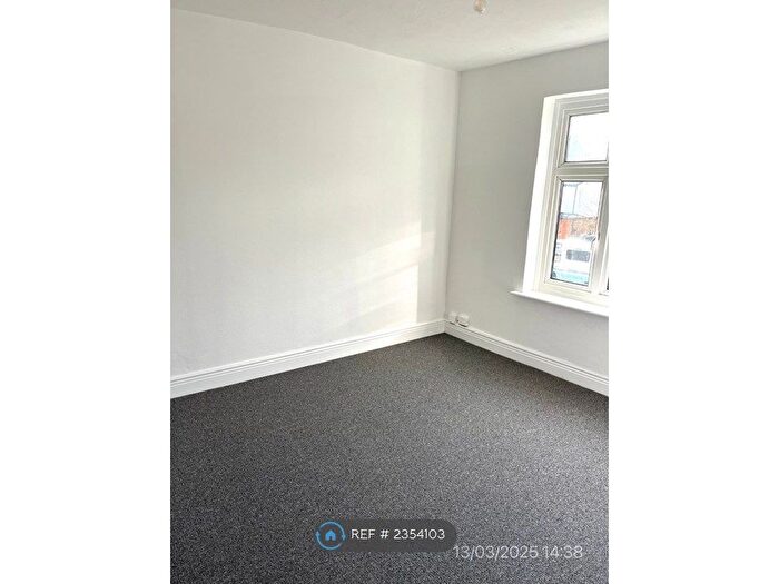 2 Bedroom Flat To Rent In Hermitage Road, Westcliff-On-Sea, SS0