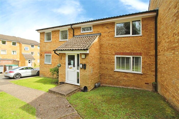 2 Bedroom Flat For Sale In Valley Green, Hemel Hempstead, Hertfordshire, HP2