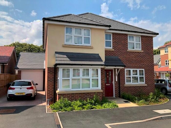4 Bedroom Detached House To Rent In Broadleaf Gardens, Wolverhampton, WV3