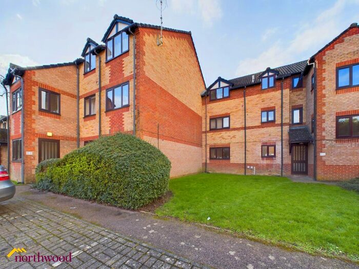 2 Bedroom Flat To Rent In Longworth Close, Banbury, OX16