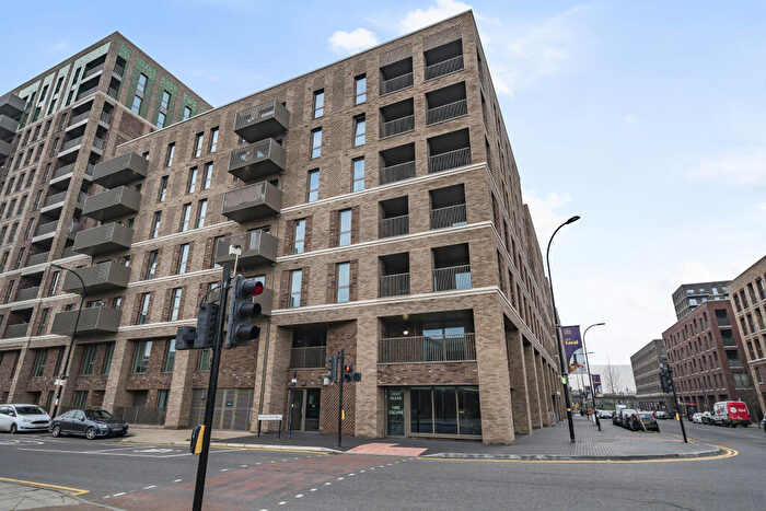 2 Bedroom Apartment To Rent In Bed, Th Floor, Anchors Point, Beckton, E16