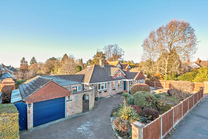 4 Bedroom Bungalow For Sale In Heathfield Road, Woking, GU22