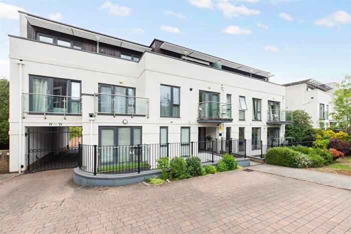 2 Bedroom Flat To Rent In Albemarle Road, Beckenham, BR3