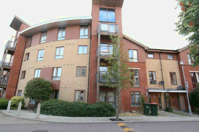 2 Bedroom Flat To Rent In Commonwealth Drive, Crawley, RH10